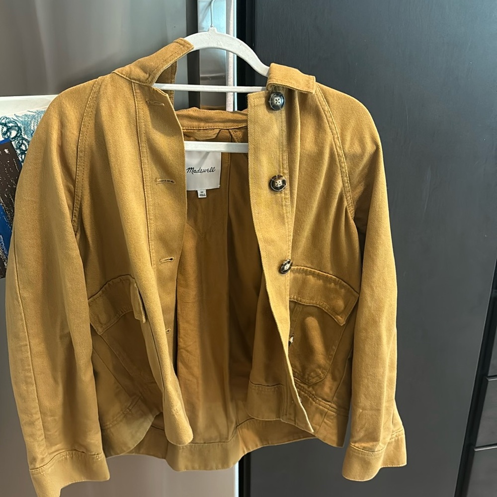 Chestnut denim jacket with tortoise buttons. In almost new condition!